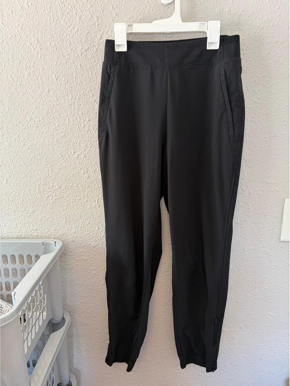 Athleta black joggers zipper bottom size 0